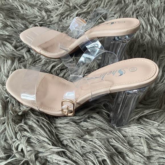 Transparent High-Heeled Sandals - Picture 3 of 4